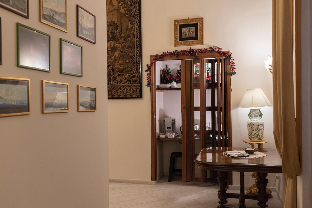 Domus Borbonica Bed & Breakfast Napoli Bagian luar foto