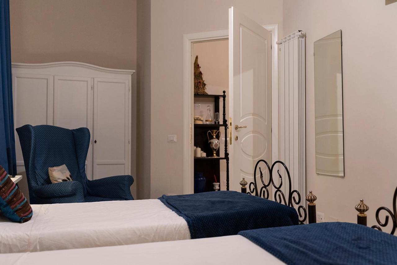 Domus Borbonica Bed & Breakfast Napoli Bagian luar foto