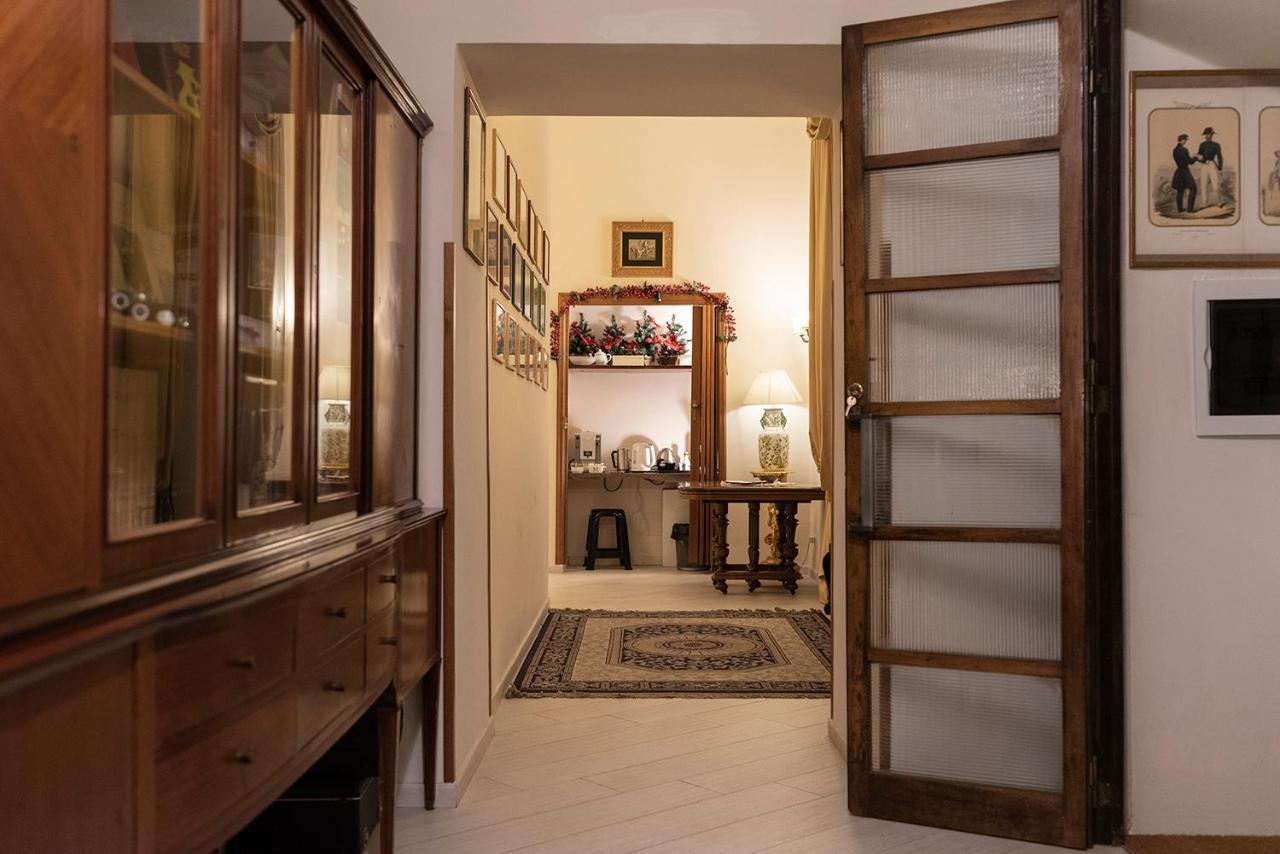 Domus Borbonica Bed & Breakfast Napoli Bagian luar foto