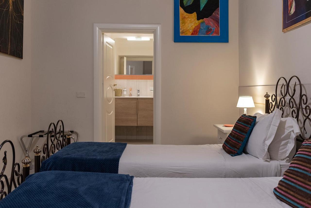 Domus Borbonica Bed & Breakfast Napoli Bagian luar foto