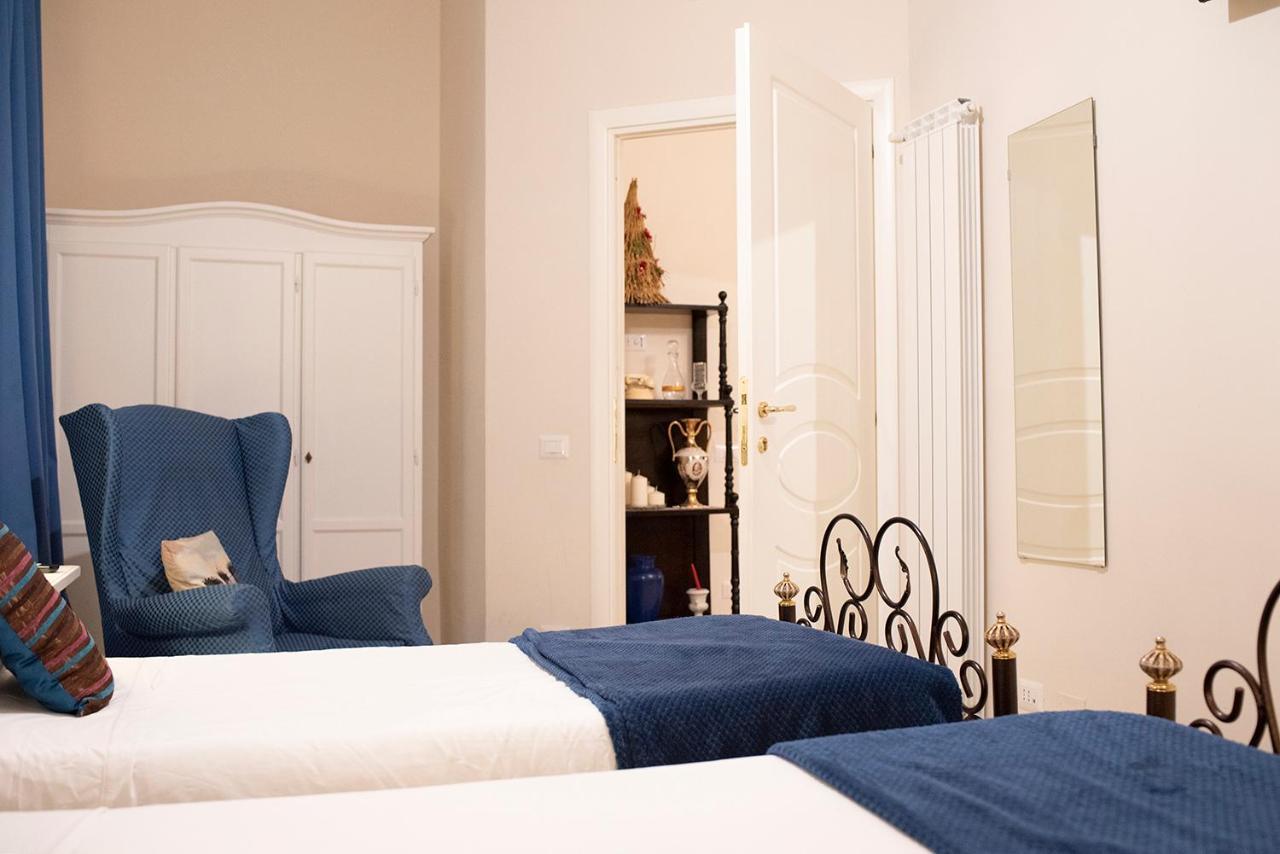 Domus Borbonica Bed & Breakfast Napoli Bagian luar foto