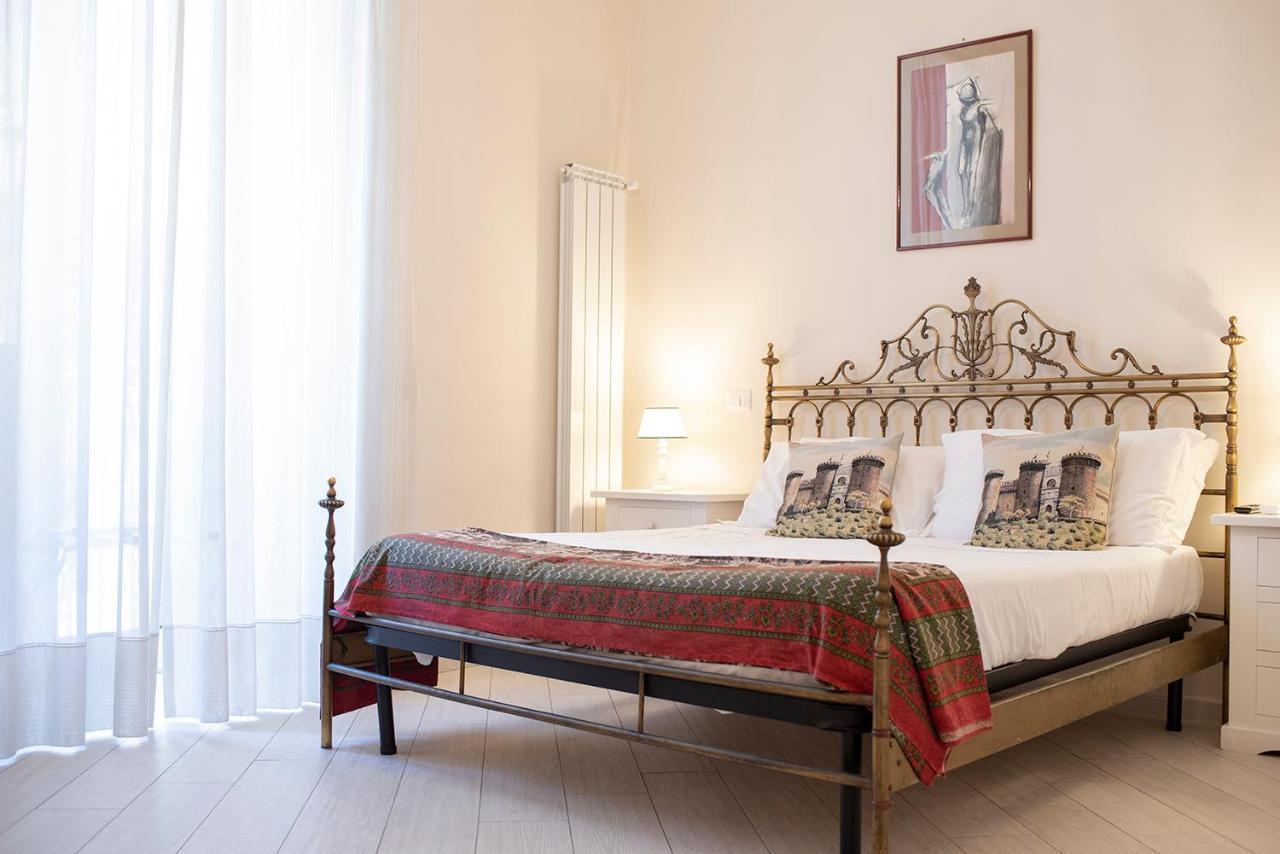 Domus Borbonica Bed & Breakfast Napoli Bagian luar foto