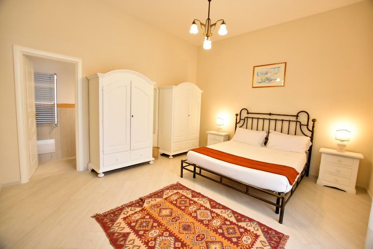 Domus Borbonica Bed & Breakfast Napoli Bagian luar foto