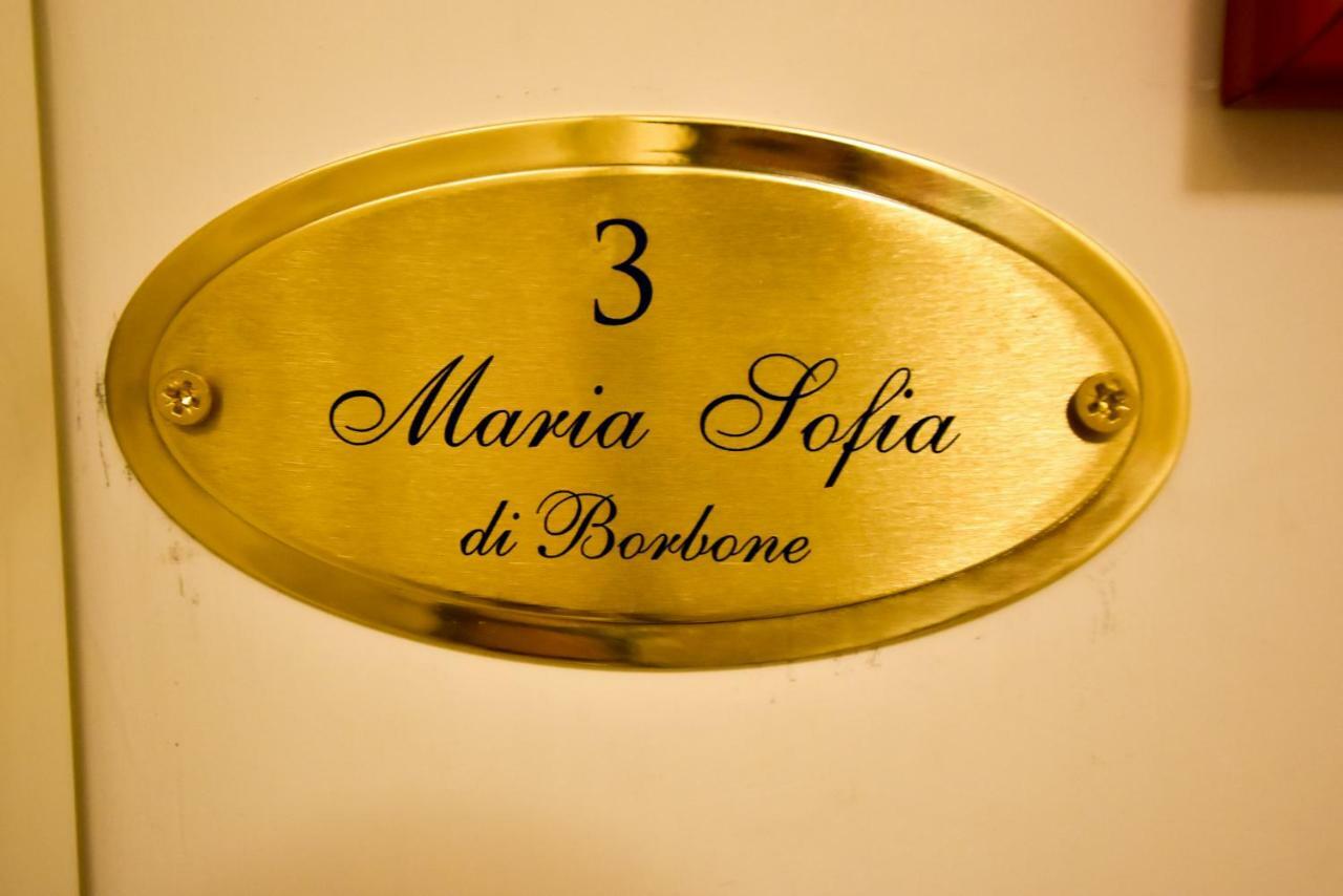 Domus Borbonica Bed & Breakfast Napoli Bagian luar foto
