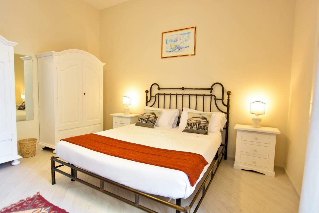 Domus Borbonica Bed & Breakfast Napoli Bagian luar foto