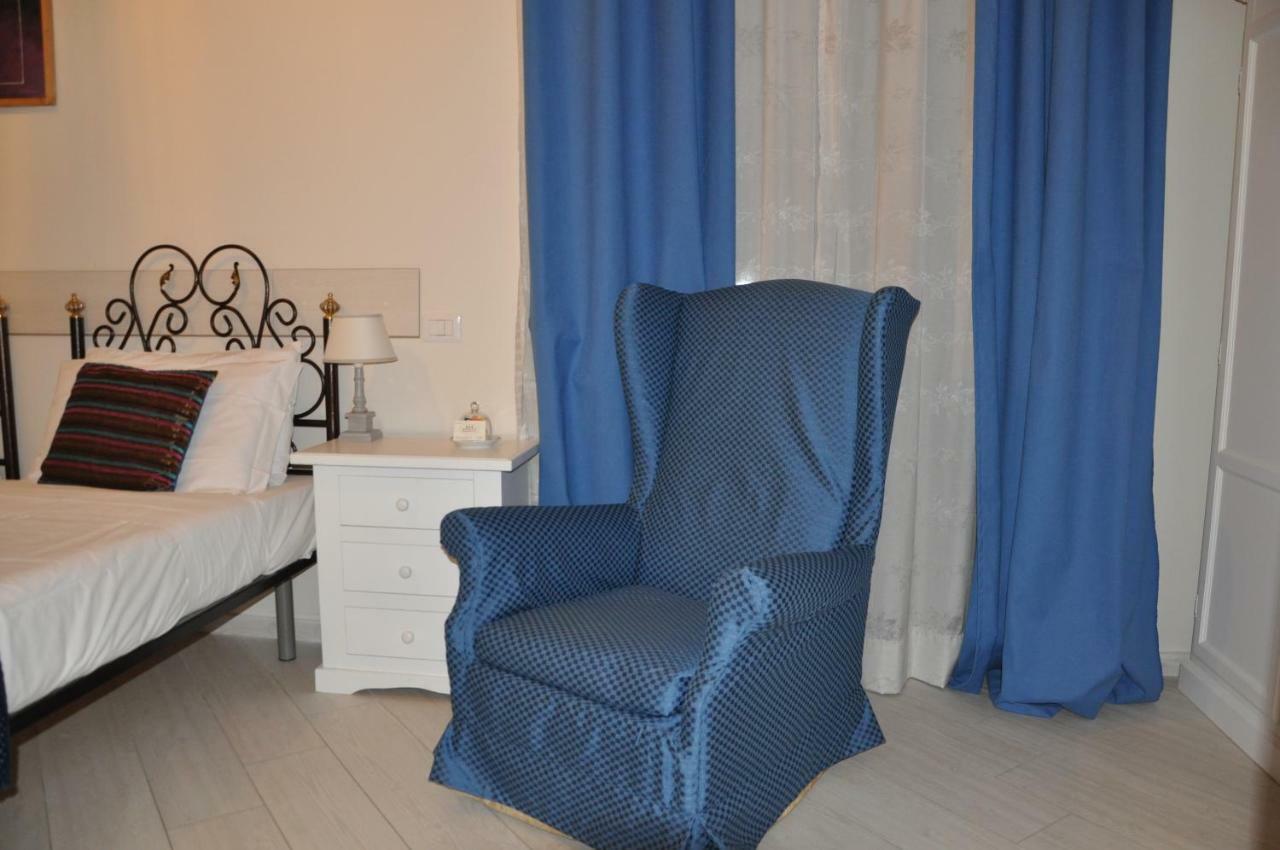 Domus Borbonica Bed & Breakfast Napoli Bagian luar foto
