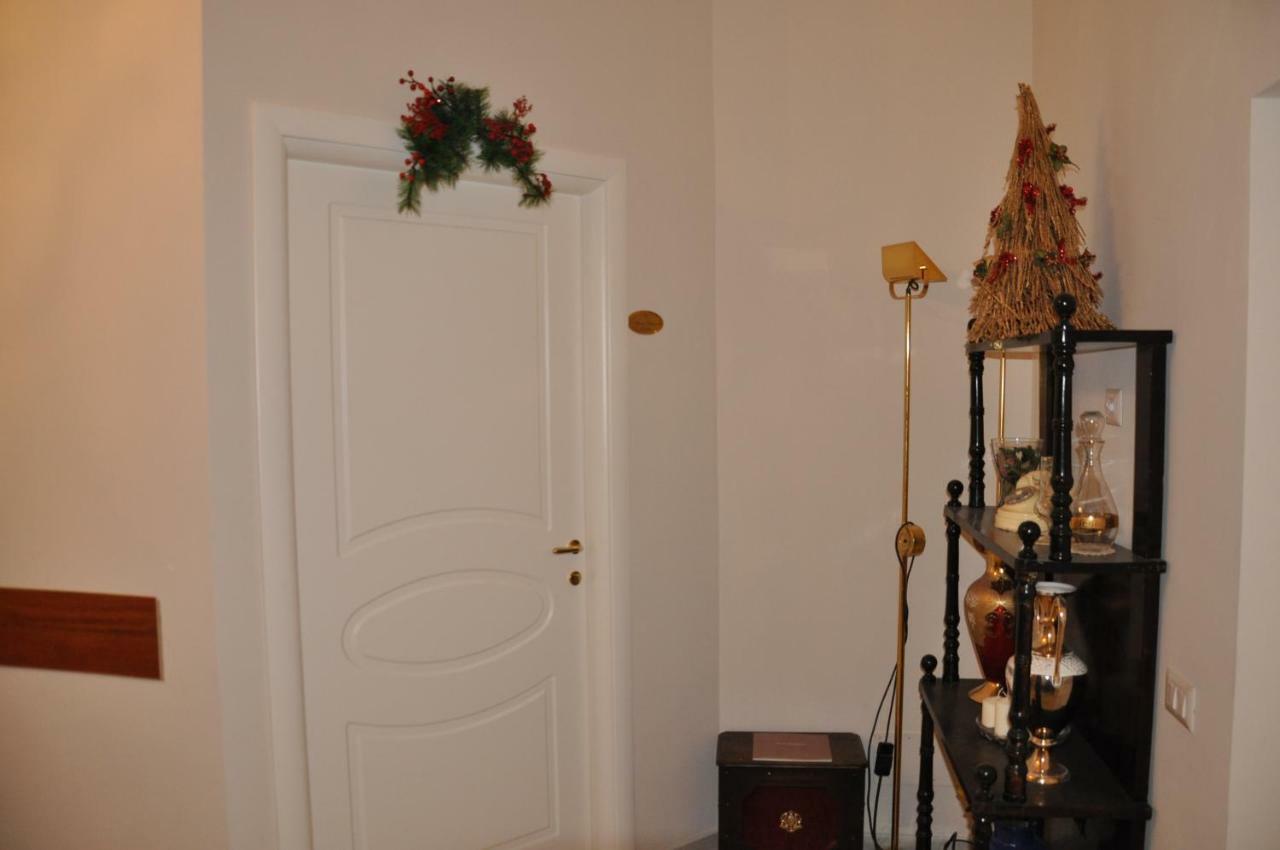 Domus Borbonica Bed & Breakfast Napoli Bagian luar foto