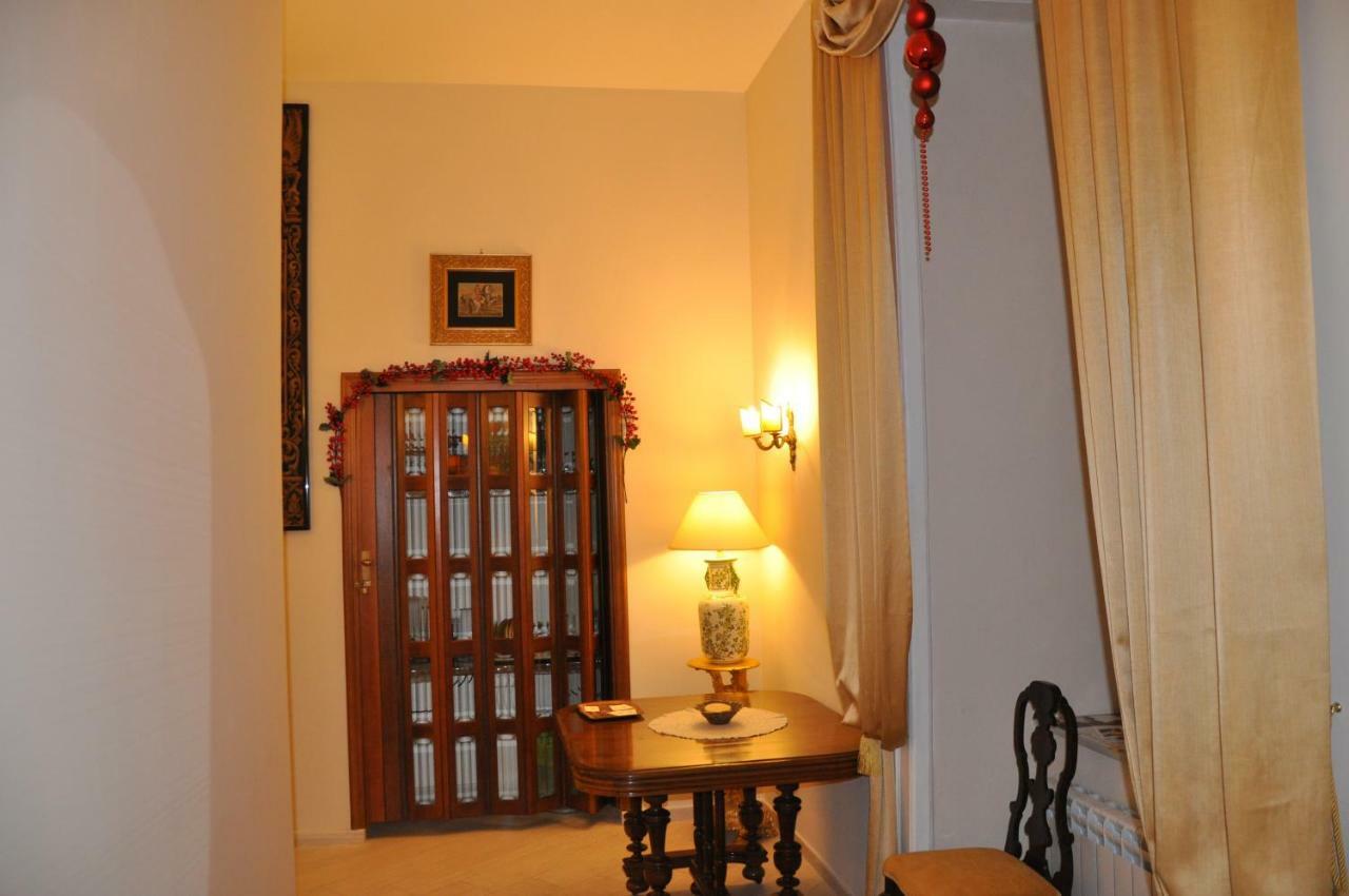 Domus Borbonica Bed & Breakfast Napoli Bagian luar foto