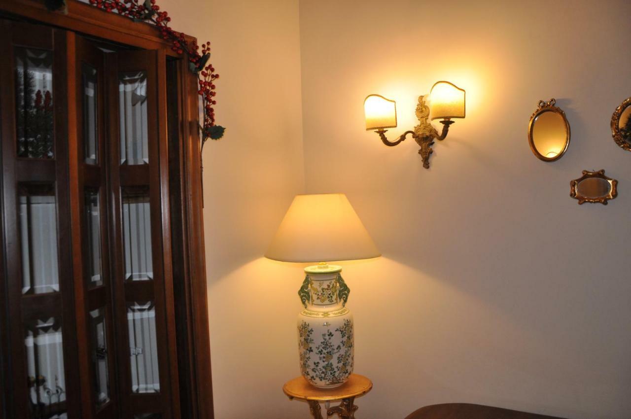 Domus Borbonica Bed & Breakfast Napoli Bagian luar foto