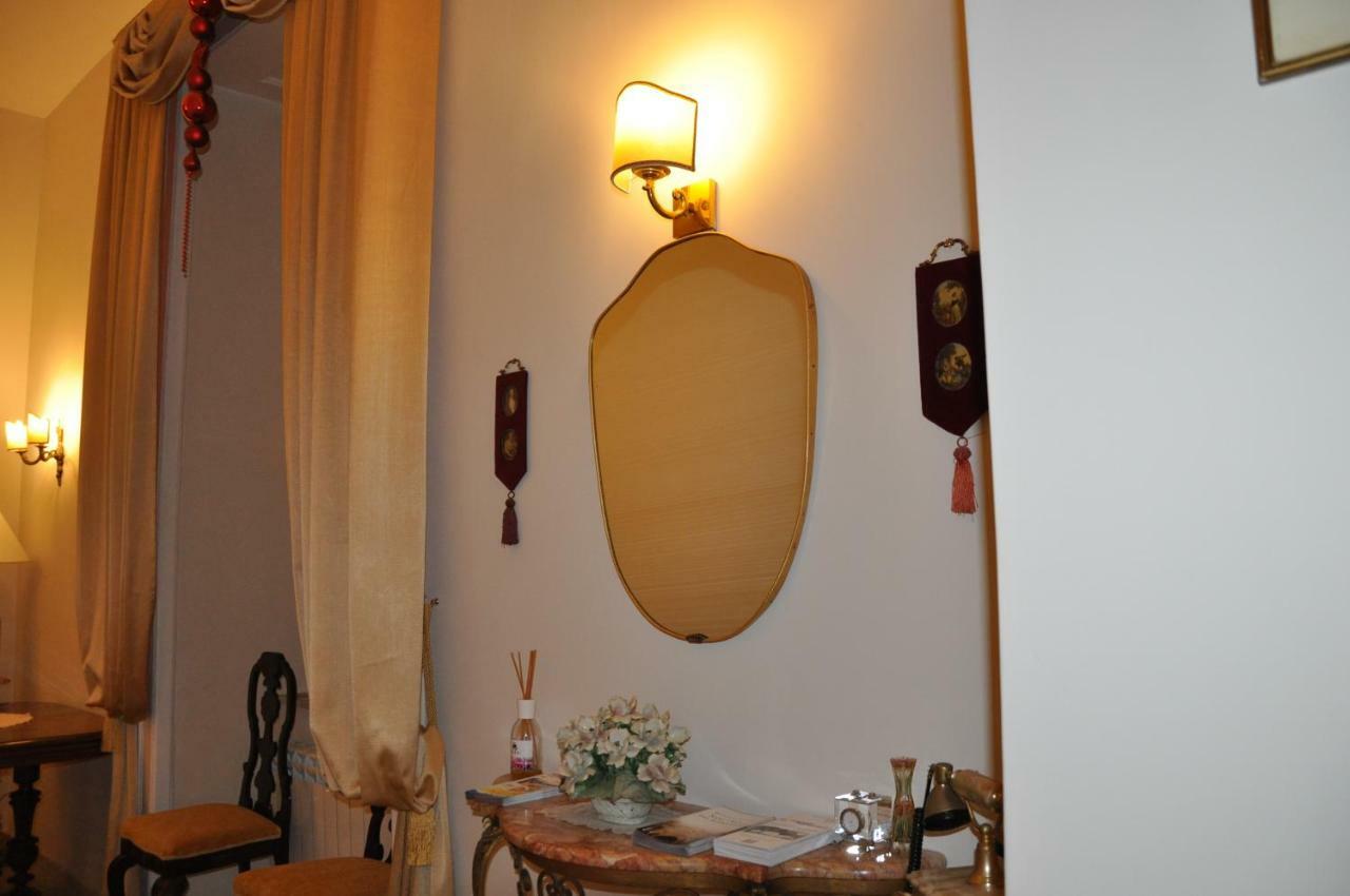Domus Borbonica Bed & Breakfast Napoli Bagian luar foto