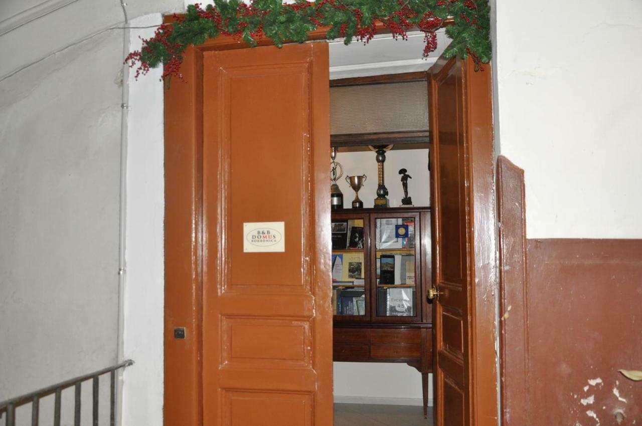 Domus Borbonica Bed & Breakfast Napoli Bagian luar foto